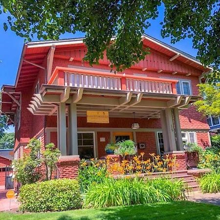 Lady Geneva Bed & Breakfast Medford Luaran gambar