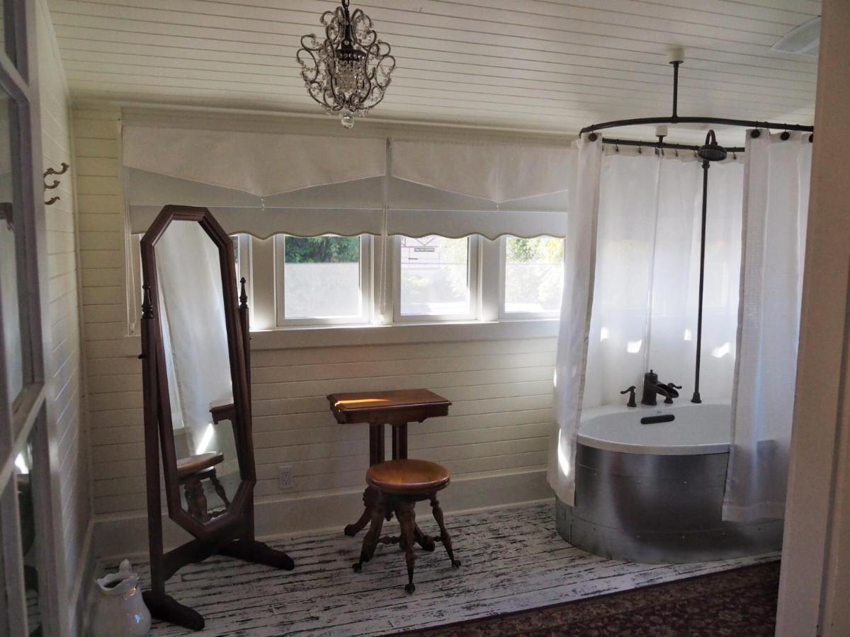 Lady Geneva Bed & Breakfast Medford Luaran gambar