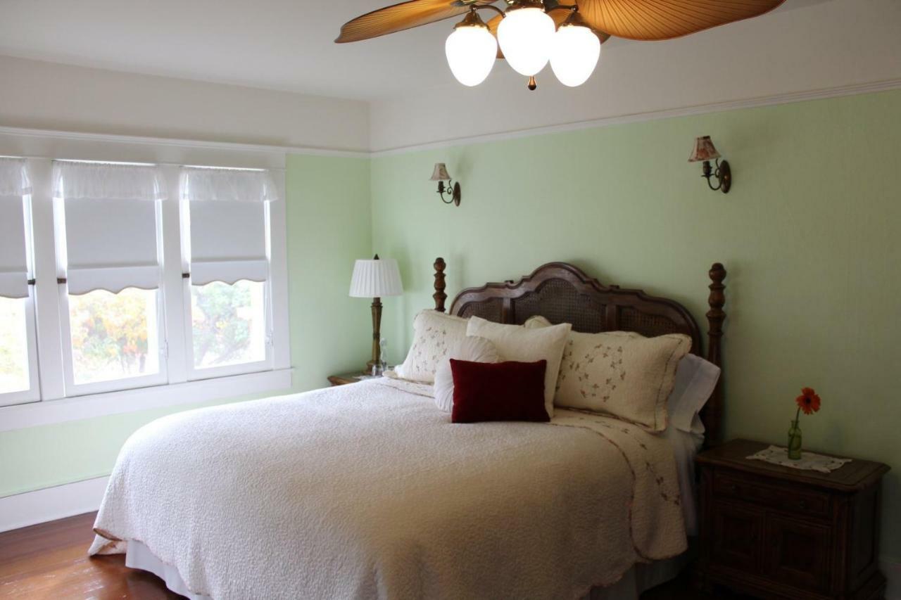Lady Geneva Bed & Breakfast Medford Luaran gambar